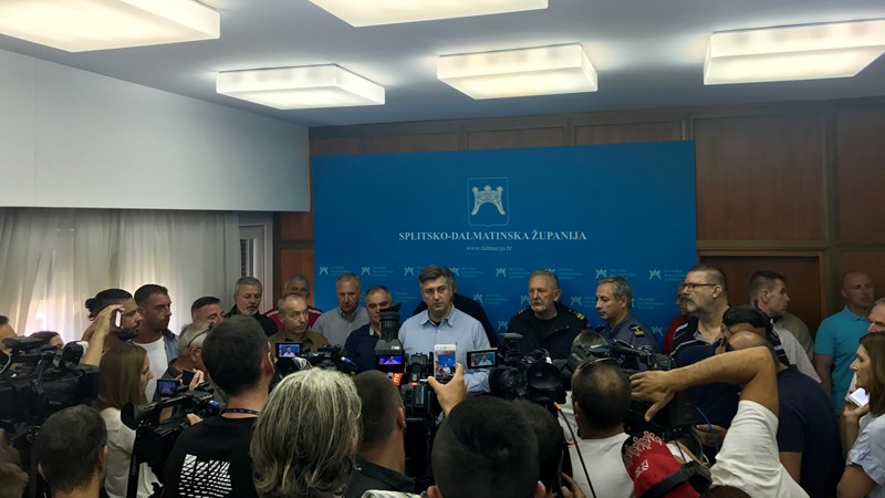 Predsjednik Vlade izrazio zahvalnost vatrogascima i svima koji su sudjelovali u gašenju požara 